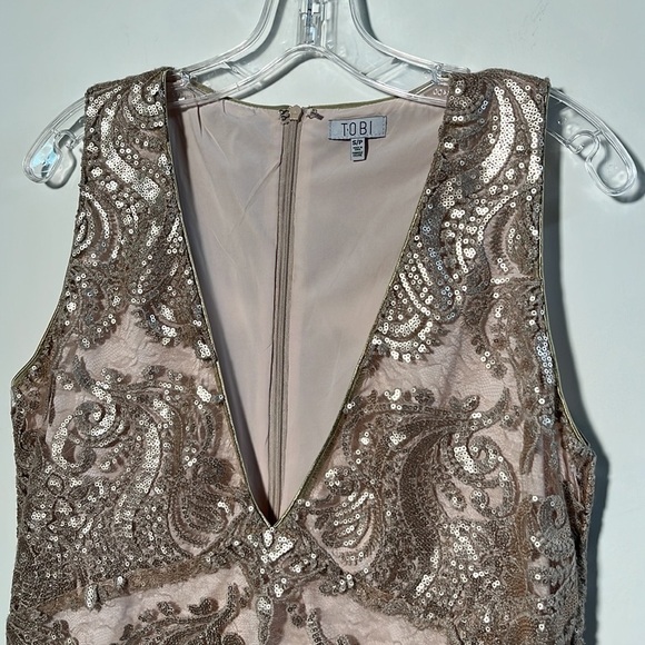TOBI Naomi Plunge Neck Champagne/Gold Sequin Shift Mini Party Guest Dress SZ S - Picture 5 of 16